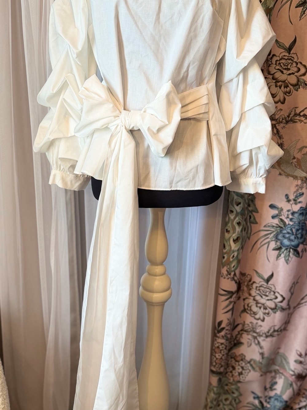 The Clothing Company White Cold Shoulder Ruffle Sleeve Bow Blouse S NWT - Picture 2 of 16